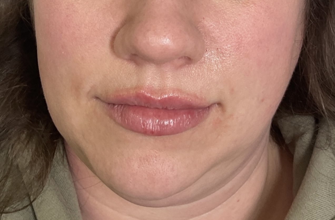 a close up of a woman